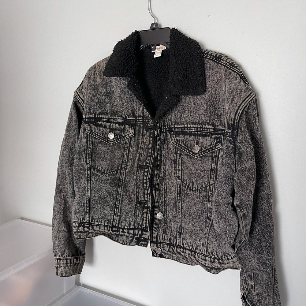 Forever 21 black bomber jacket